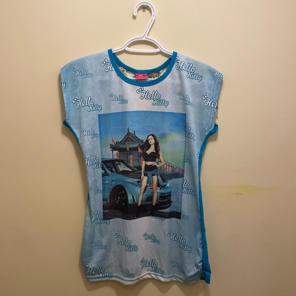 [2/$25] 4 WAY 55 CHINESE CAR HELLO KITTY WOMAN SUNNY GRAPHIC Y2K HUMOR SHIRT TOP